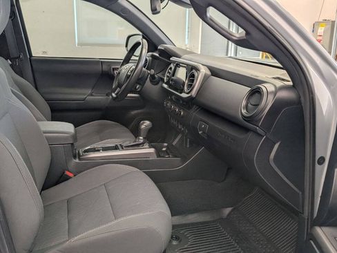 Used 2018 Toyota Tacoma TRD Off-Road w/ Technology Package AWD/4WD image 23
