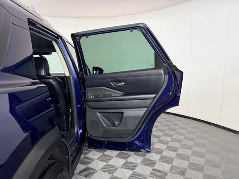 Used 2024 Nissan Pathfinder SL w/ Black Appearance Package FWD image 27