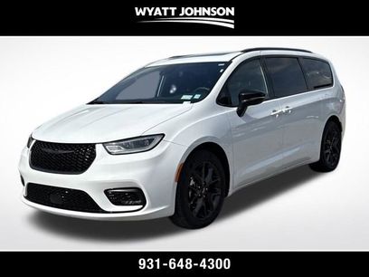 Used 2025 Chrysler Pacifica Limited