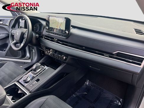 Used 2024 Mitsubishi Outlander SE image 39