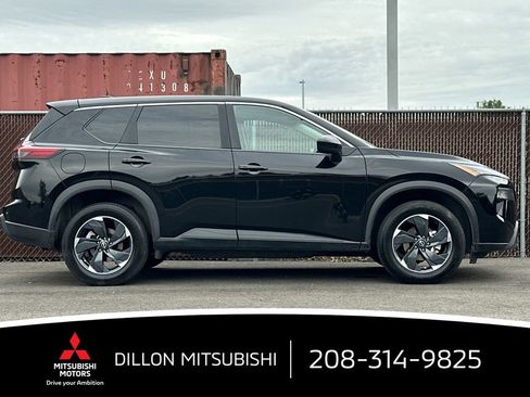Used 2025 Nissan Rogue SV AWD/4WD image 3