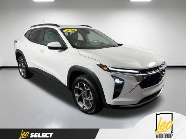 Used 2025 Chevrolet Trax LT w/ Driver Confidence Package FWD image 4