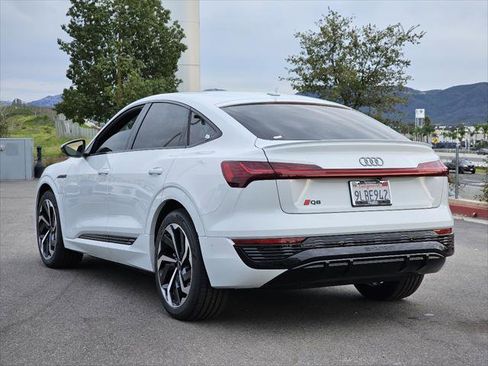 Used 2024 Audi Q8 e-tron Premium Plus image 9