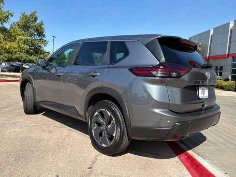 Used 2025 Nissan Rogue SV FWD image 8