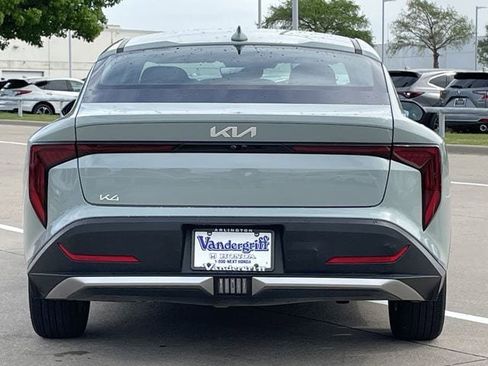 Used 2025 Kia K4 LXS image 5