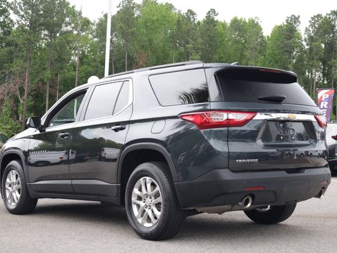 Used 2021 Chevrolet Traverse LT FWD image 3