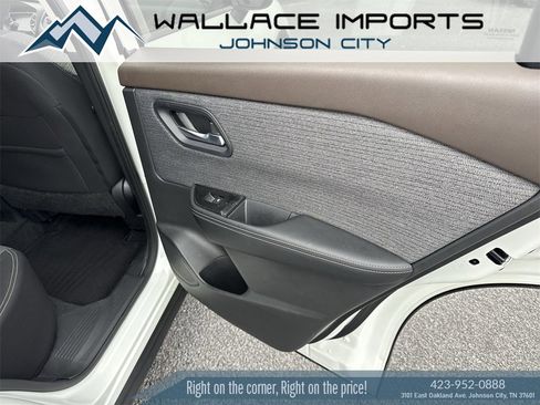 Used 2023 Nissan Rogue SV image 28