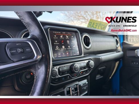 Used 2022 Jeep Wrangler Unlimited Sahara w/ Cold Weather Group AWD/4WD image 23