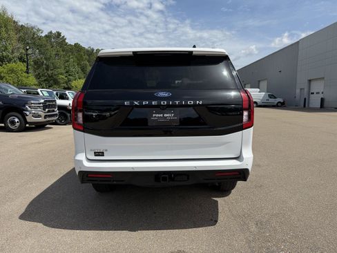 Used 2025 Ford Expedition Active AWD/4WD image 5