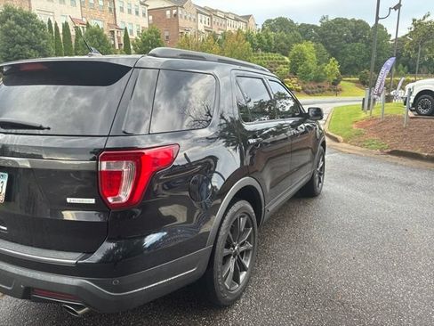 Used 2018 Ford Explorer XLT w/ Equipment Group 202A FWD image 6