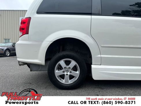 Used 2012 Dodge Grand Caravan SXT image 28