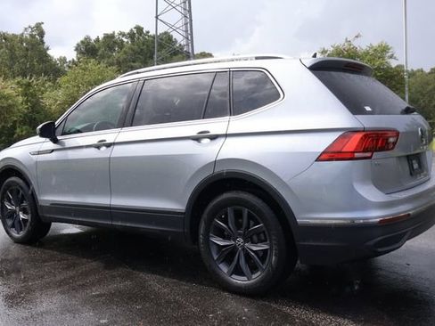 Certified 2023 Volkswagen Tiguan SE w/ Panoramic Sunroof Package FWD image 6