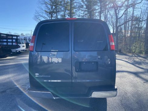 Used 2017 Chevrolet Express 3500 LT w/ LT Preferred Equipment Group image 6