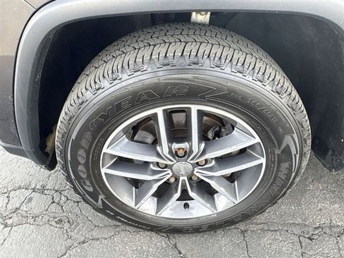 Used 2017 Jeep Grand Cherokee Limited image 31