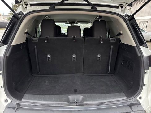 Used 2024 Nissan Pathfinder SV image 21