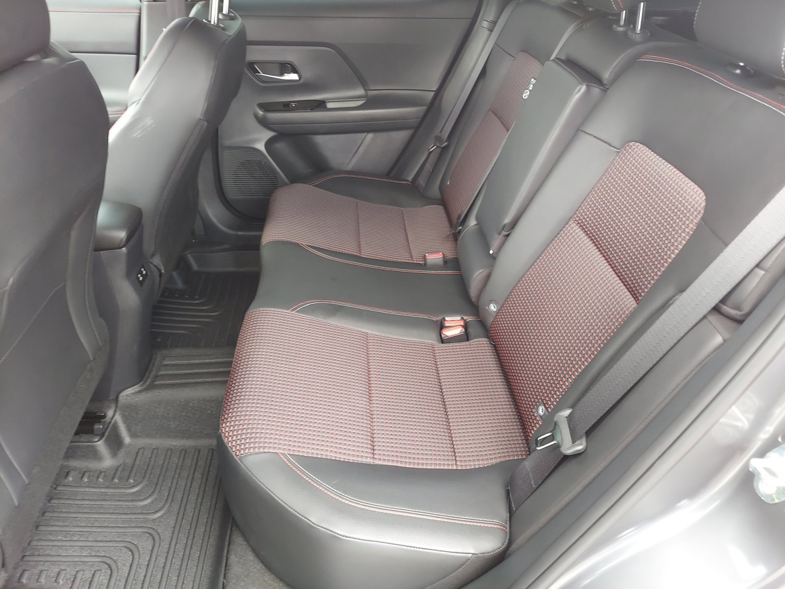 Used 2026 Nissan Kicks SR w/ SR Premium Package FWD image 23