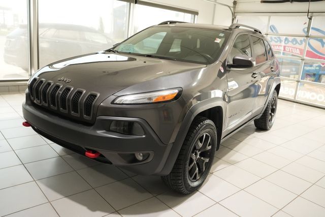 Used 2017 Jeep Cherokee Trailhawk w/ Cold Weather Group AWD/4WD image 5