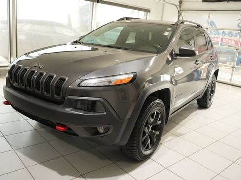 Used 2017 Jeep Cherokee Trailhawk w/ Cold Weather Group AWD/4WD image 5