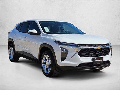 New 2026 Chevrolet Trax LS w/ LS Convenience Package FWD image 7