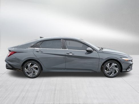 Certified 2025 Hyundai Elantra Limited image 8