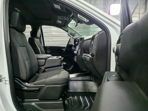 Used 2024 GMC Sierra 3500 Pro w/ Convenience Package image 17