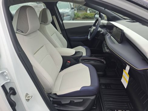 New 2026 Nissan Leaf Platinum+ w/ Cargo Package (Platinum+) image 28