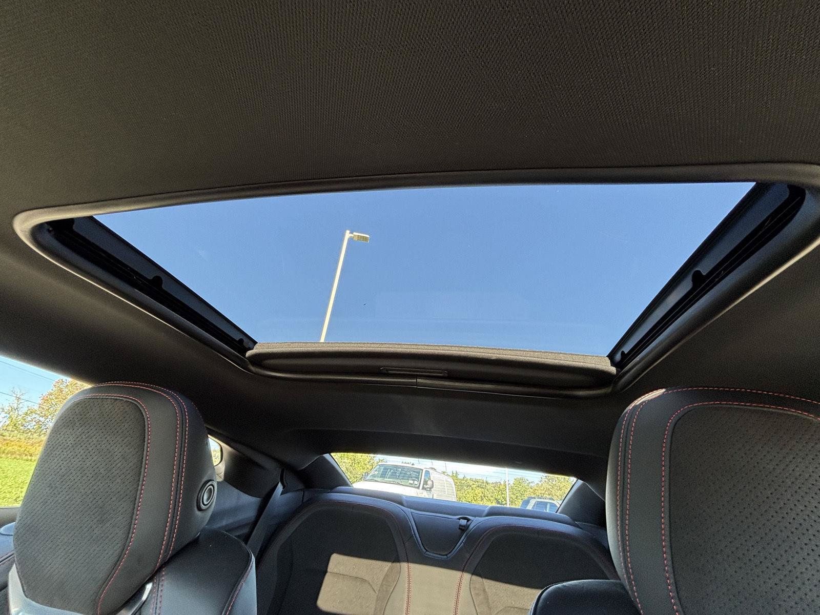 Used 2021 Chevrolet Camaro ZL1 RWD image 27