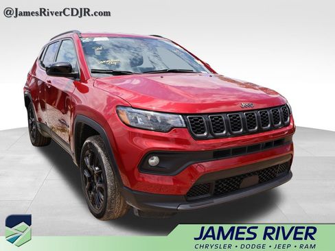 Used 2025 Jeep Compass Latitude w/ Altitude Special Edition AWD/4WD image 9