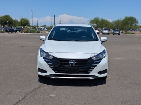 Used 2024 Nissan Versa SV FWD image 9