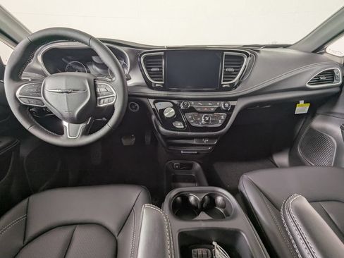New 2026 Chrysler Pacifica Select FWD image 16