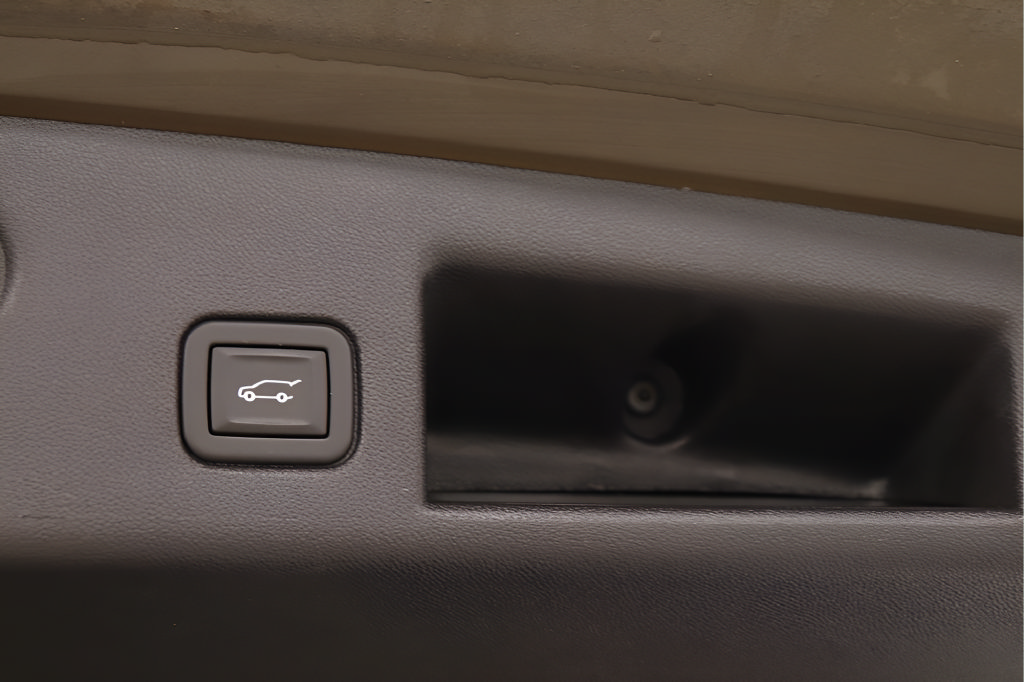 Used 2024 Chevrolet Equinox LT FWD image 29