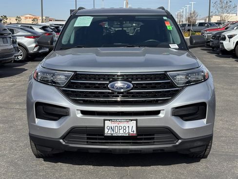 Used 2024 Ford Explorer XLT image 2
