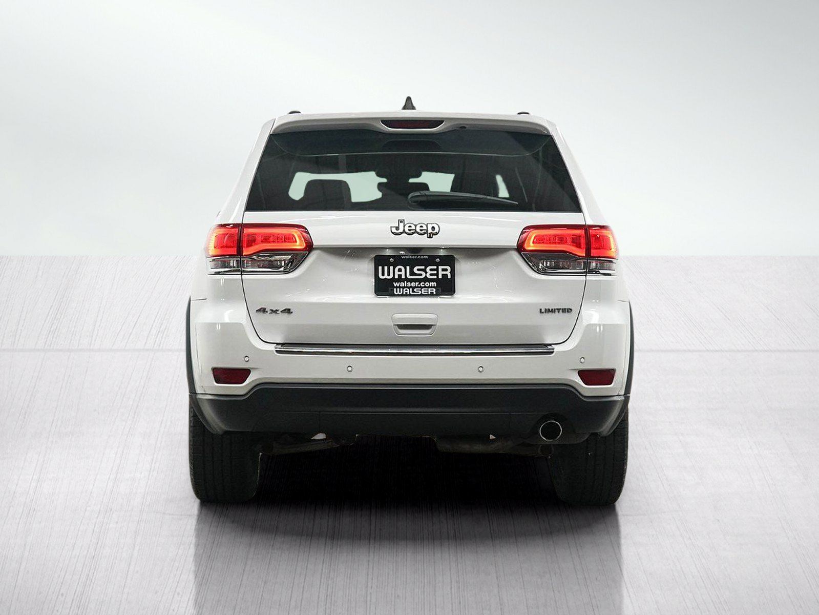 Used 2017 Jeep Grand Cherokee Limited AWD/4WD image 4