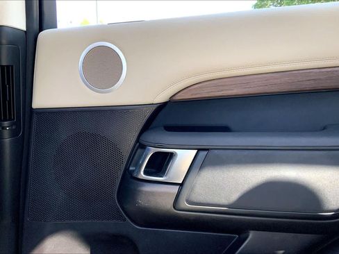 Used 2018 Land Rover Discovery HSE AWD/4WD image 36