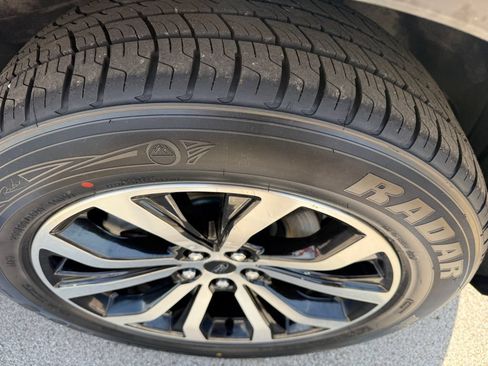 Used 2022 Ford Explorer ST-Line AWD/4WD image 9