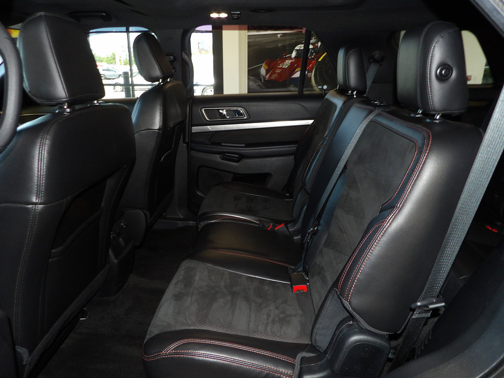 Used 2018 Ford Explorer XLT w/ Equipment Group 202A FWD image 24