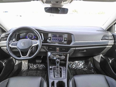 Used 2024 Volkswagen Jetta SE image 12