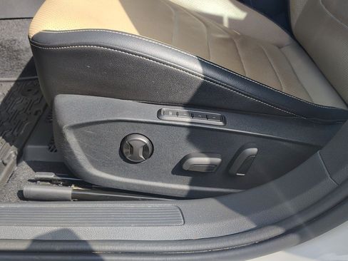 Used 2019 Volkswagen Jetta SEL Premium FWD image 16