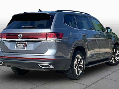 Used 2024 Volkswagen Atlas SE FWD image 13