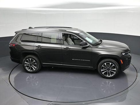 Used 2021 Jeep Grand Cherokee L Overland w/ Luxury Tech Group IV AWD/4WD image 23