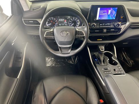 Used 2023 Toyota Highlander XLE image 22