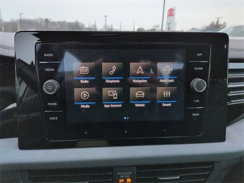 Used 2025 Volkswagen Jetta SE w/ Sunroof Package image 22