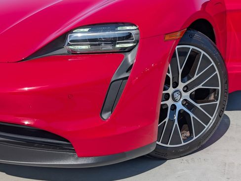 Used 2023 Porsche Taycan image 10