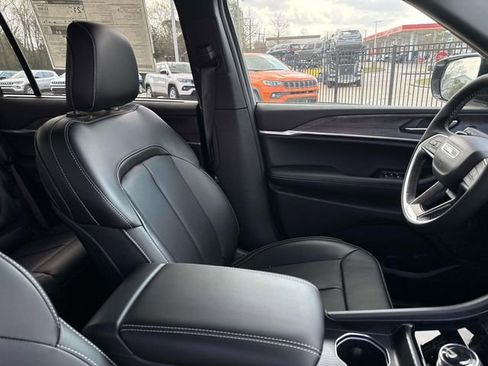 New 2025 Jeep Grand Cherokee L Limited w/ Luxury Tech Group II image 25