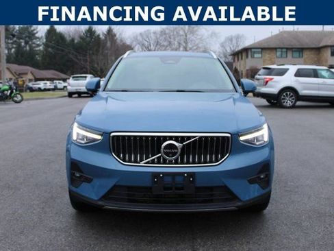 Used 2025 Volvo XC40 B5 Plus image 3