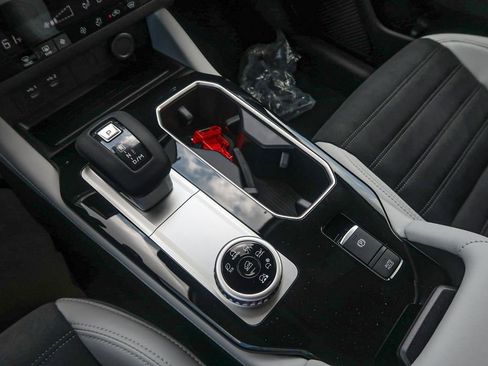 New 2025 Mitsubishi Outlander AWD image 35