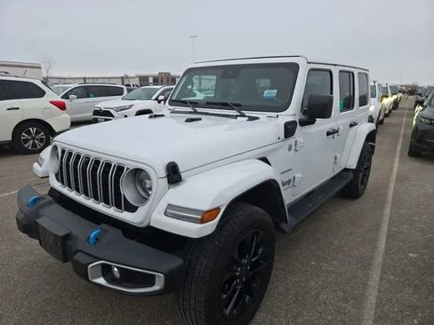Used 2024 Jeep Wrangler Unlimited Sahara w/ Technology Group AWD/4WD image 1