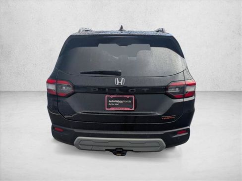 Certified 2025 Honda Pilot TrailSport image 6