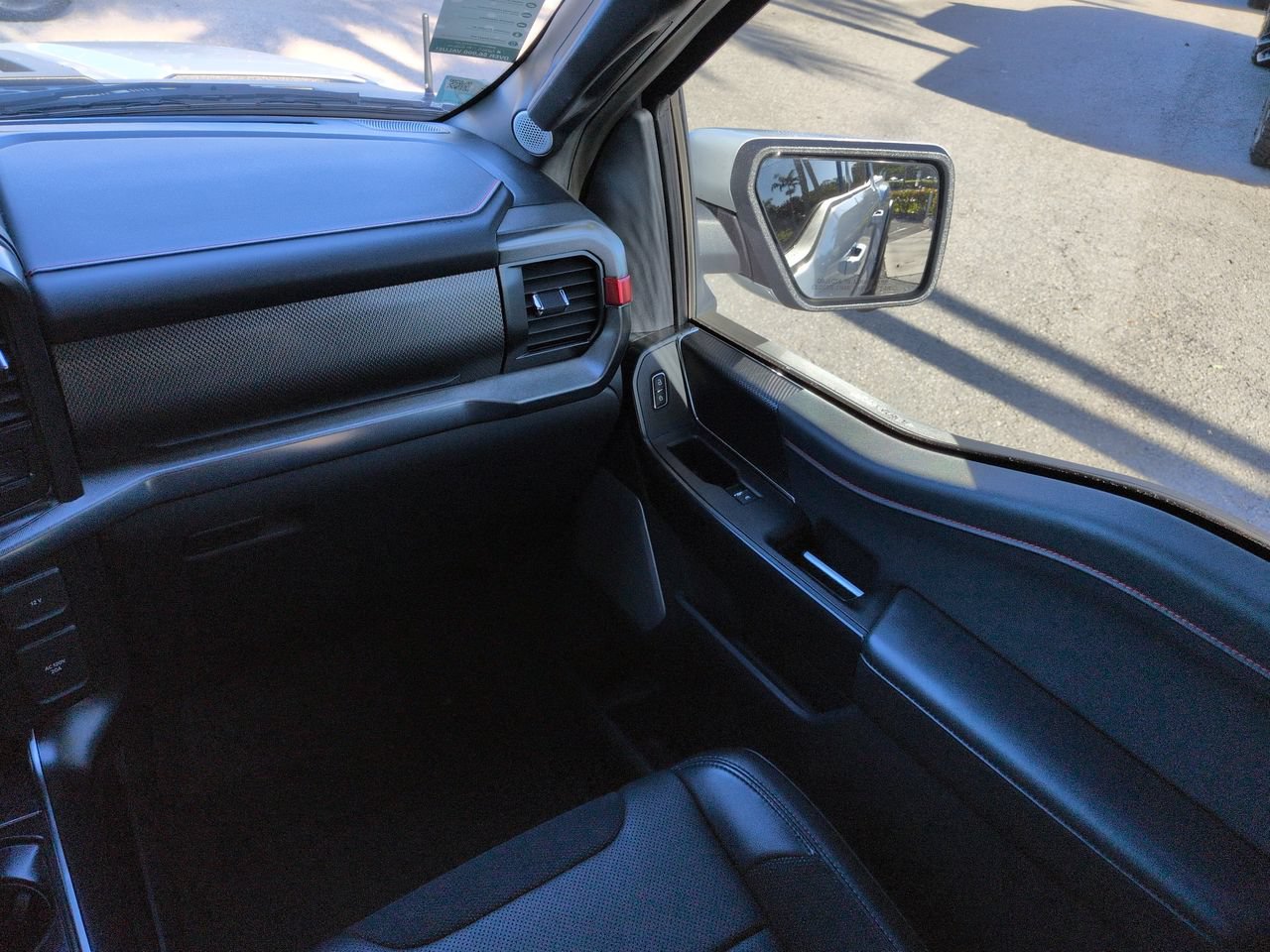 Used 2025 Ford F150 Raptor AWD/4WD image 17