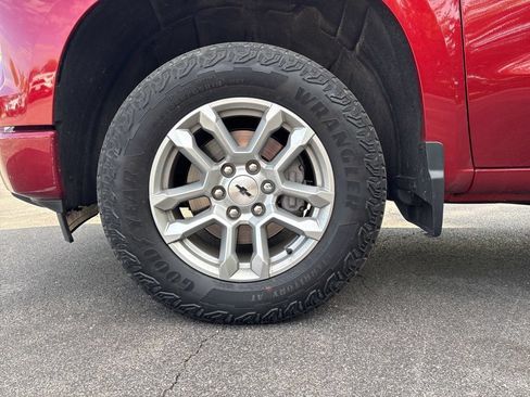 Used 2023 Chevrolet Silverado 1500 RST w/ Z71 Off-Road Package AWD/4WD image 9
